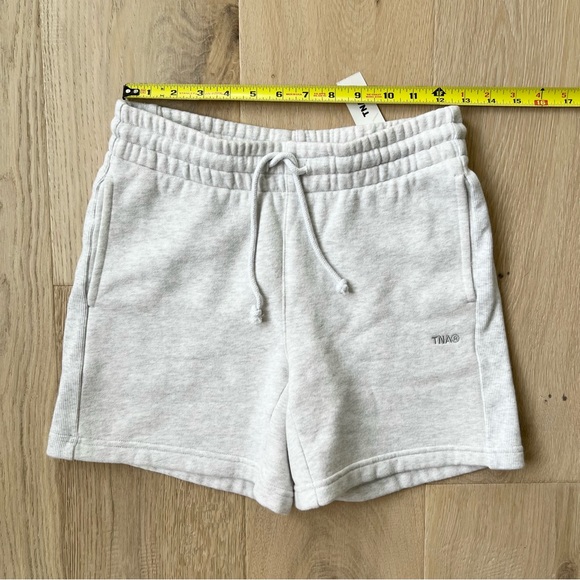NEW Aritzia TNA Sweatshorts - Picture 5 of 8